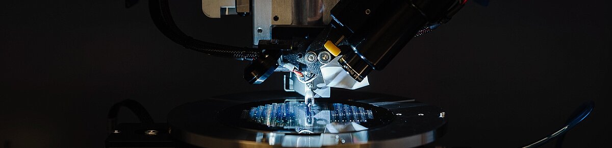 Profilometer beim Messen eines Silizium-Wafers