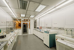 Chemie-Kabinet des Reinraumlabors
